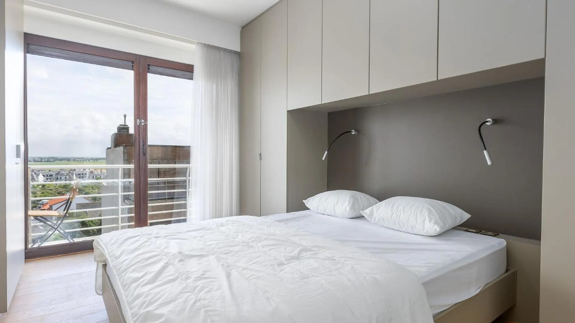 Spacious Apartment With Seaview Middelkerke