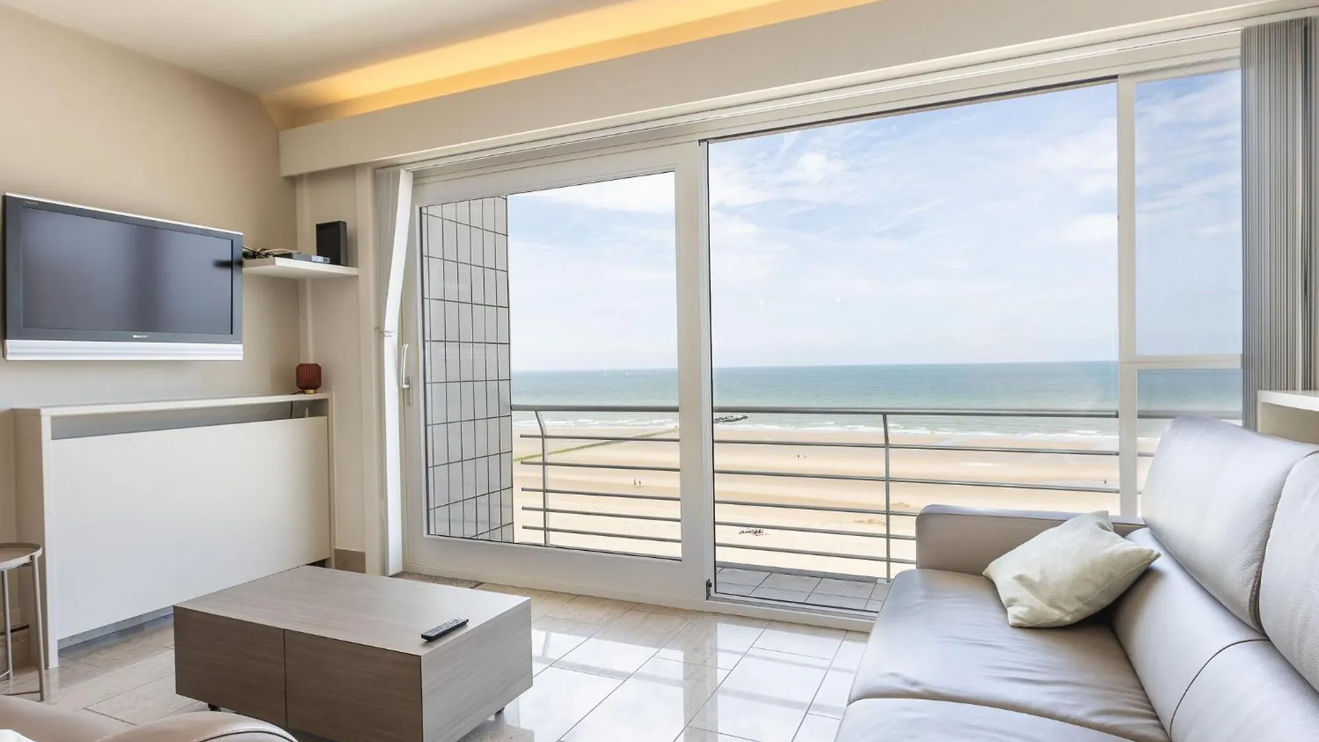 Spacious Apartment With Seaview Middelkerke